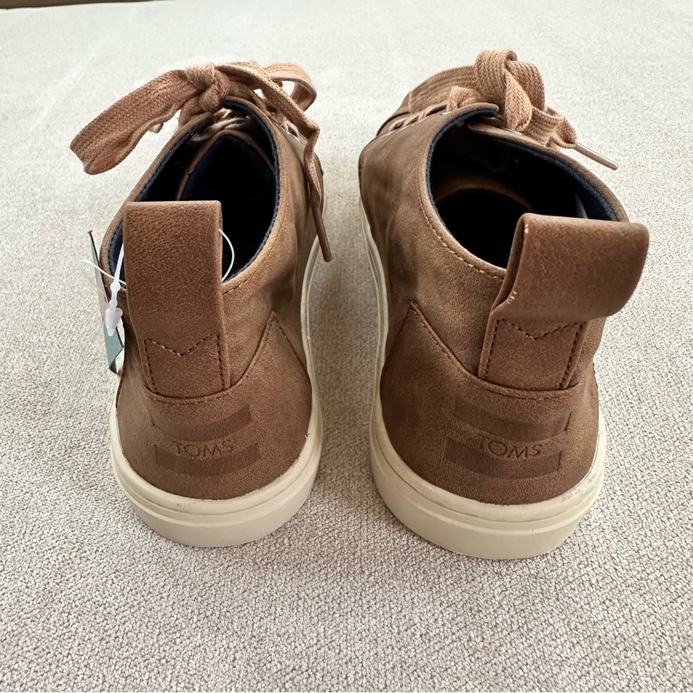 NWT. TOMS Kids' Botas Cupsole Shoe. Size 6. Brown. - Picture 4 of 11